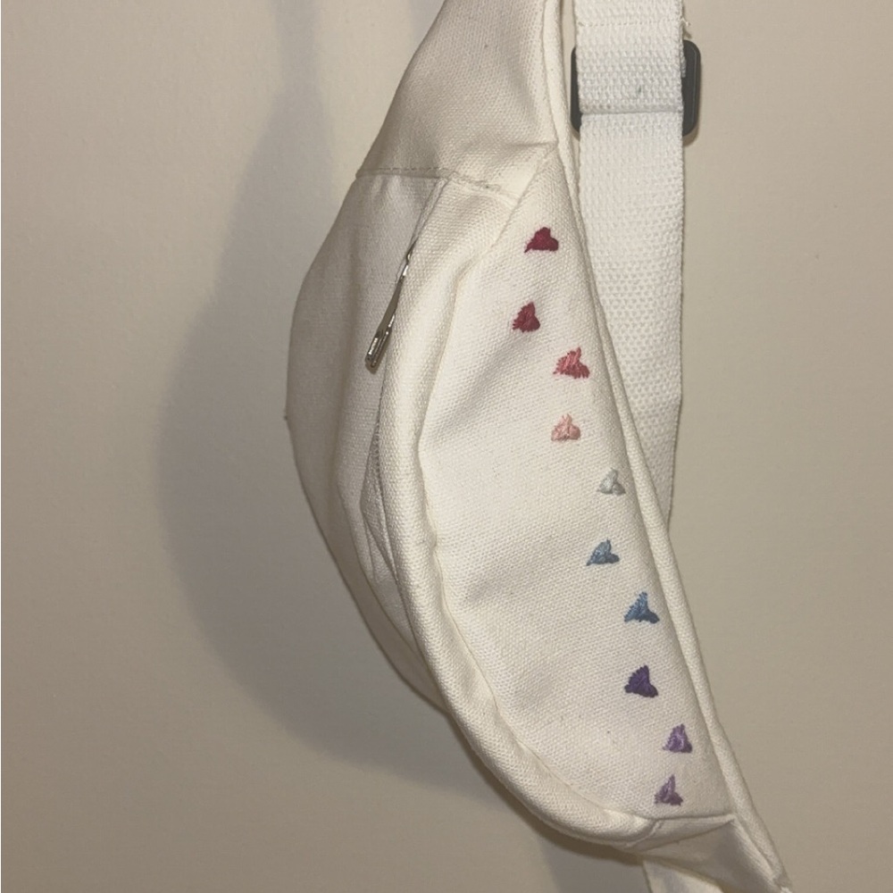 White Belt Bag with Hand Embroidered Heart Accents - Picture 3 of 4